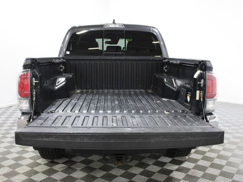 Certified 2022 Toyota Tacoma TRD Off-Road AWD/4WD image 15
