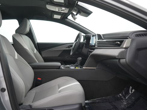 Used 2025 Toyota Camry SE image 10