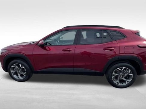 Certified 2024 Chevrolet Trax LT w/ Driver Confidence Package FWD image 3