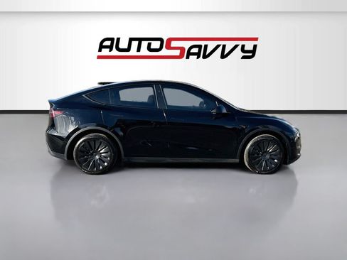 Used 2024 Tesla Model Y 2WD image 8