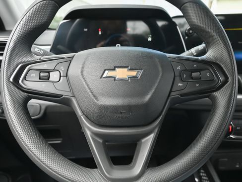Used 2026 Chevrolet Trax LT w/ LPO, Blackout Package FWD image 22