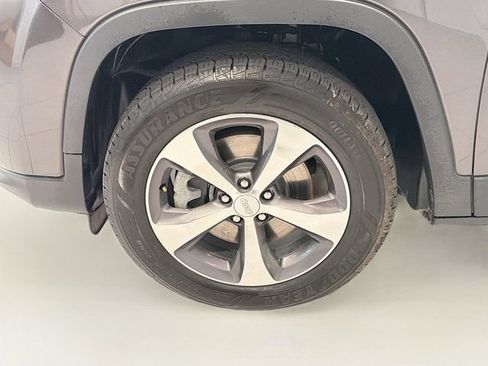 Used 2019 Jeep Cherokee Limited AWD/4WD image 26