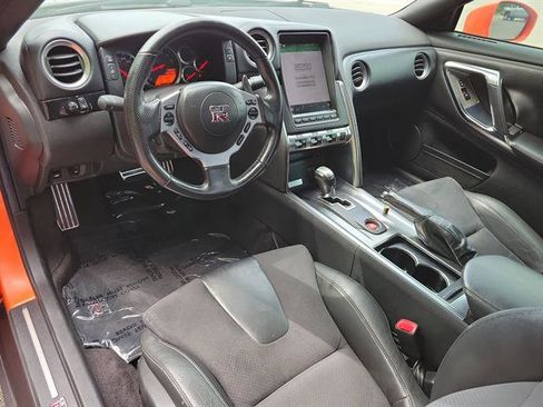 Used 2009 Nissan GT-R Premium image 2