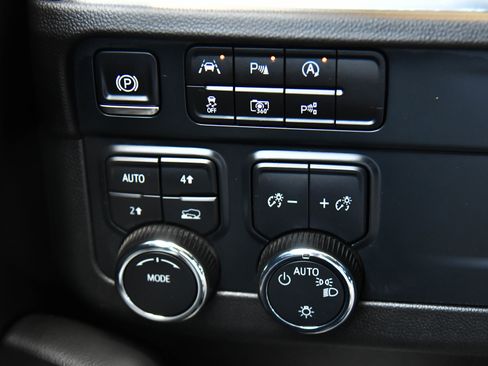 Used 2025 Chevrolet Tahoe LT AWD/4WD image 41