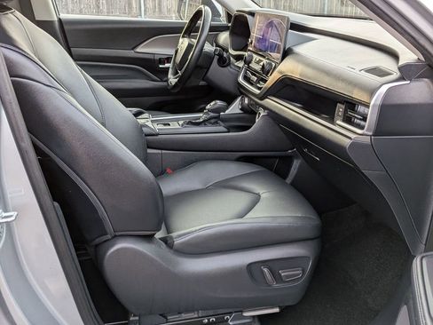 Used 2024 Toyota Grand Highlander XLE image 17