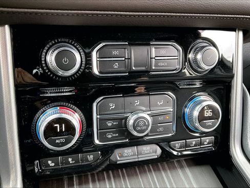 Used 2024 GMC Yukon XL Denali AWD/4WD image 35