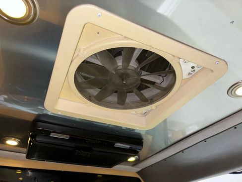 Used 2008 Freightliner Sprinter 3500 image 28