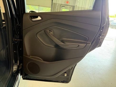 Used 2017 Ford Escape SE FWD image 27