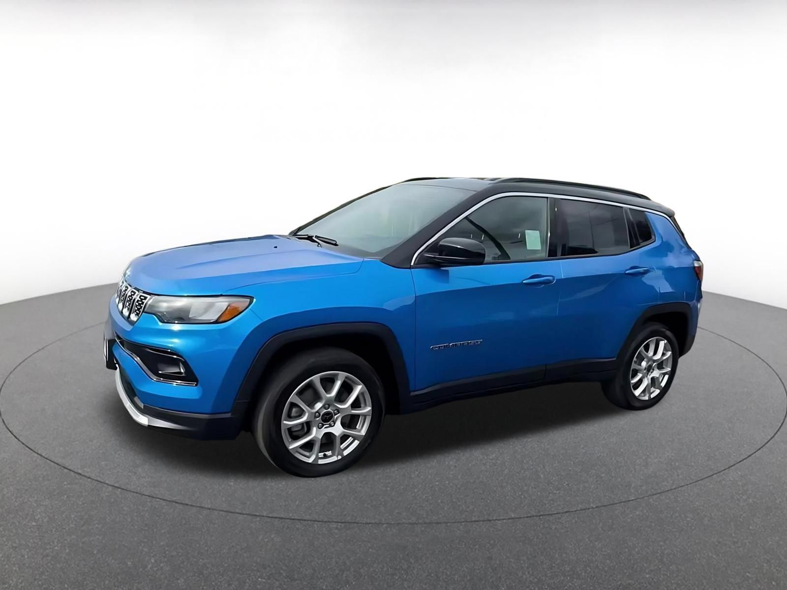 Used 2025 Jeep Compass Limited AWD/4WD image 7