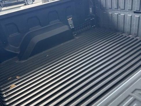 Used 2022 GMC Sierra 1500 SLE image 5