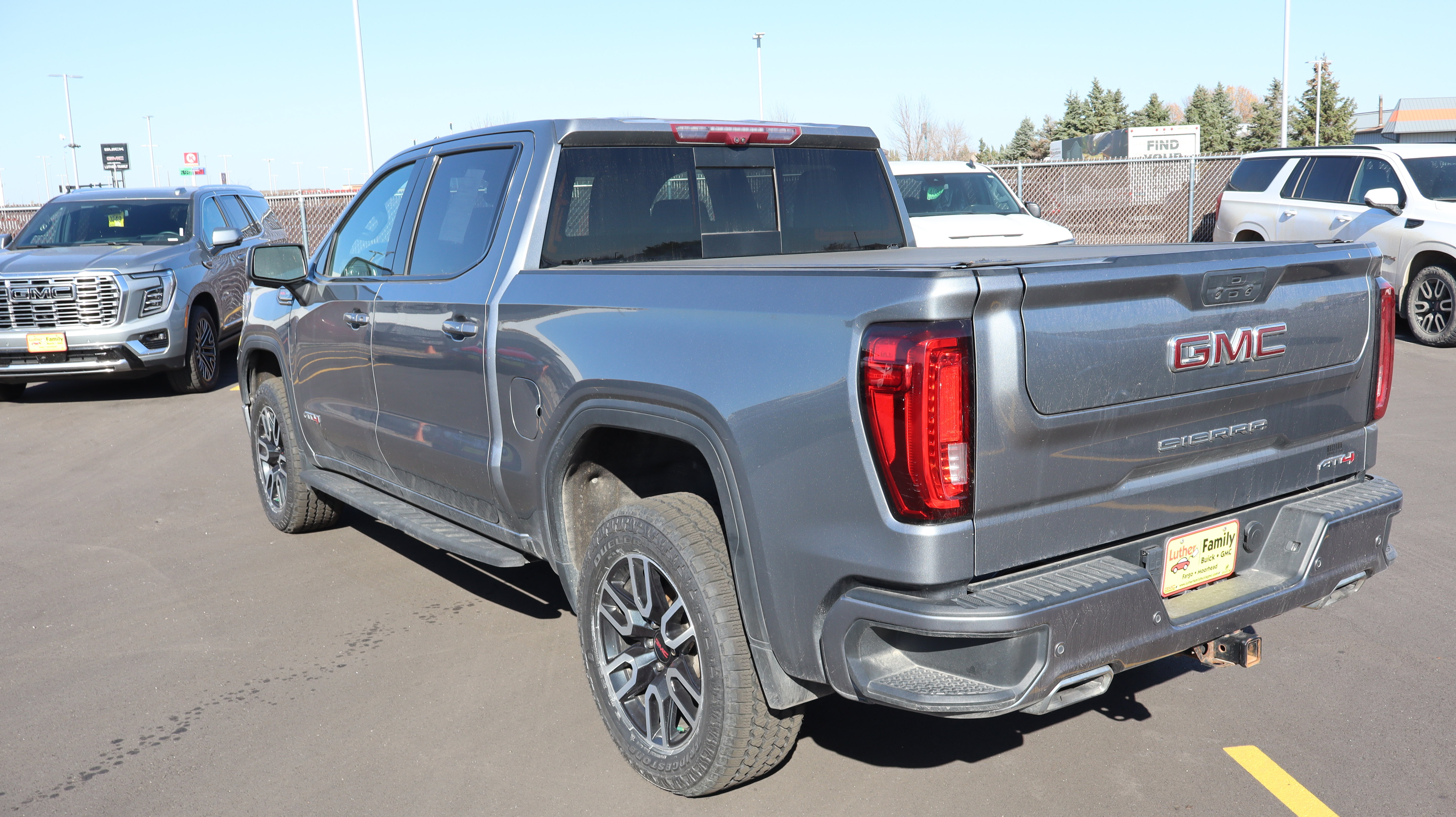 Used 2021 GMC Sierra 1500 AT4 w/ AT4 Premium Package AWD/4WD image 4