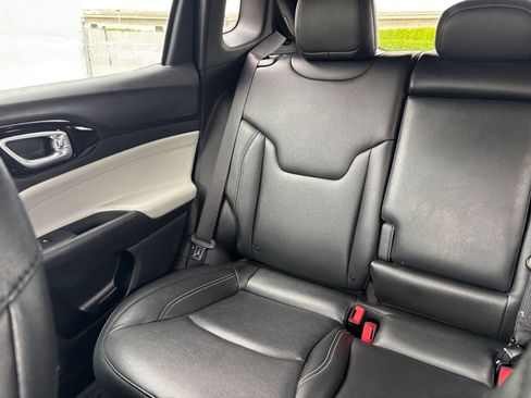 Used 2025 Jeep Compass Limited AWD/4WD image 40