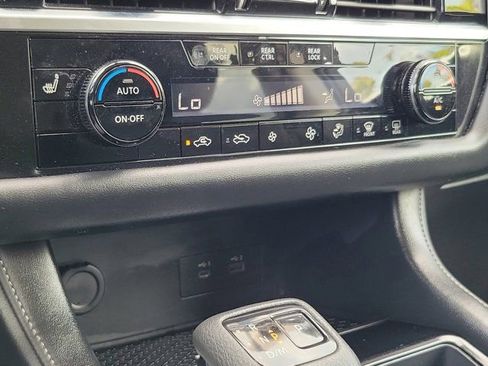 Certified 2025 Nissan Pathfinder SV FWD image 29