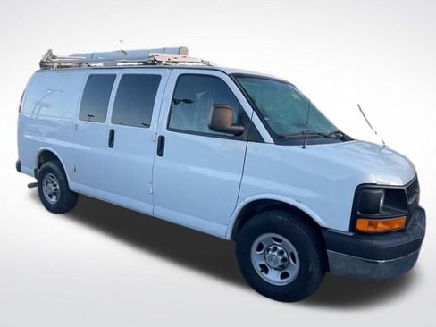 Used 2014 Chevrolet Express 2500 Work Van w/ Cold Climate Package image 10