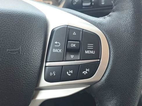 Used 2024 Ford Explorer XLT RWD image 38