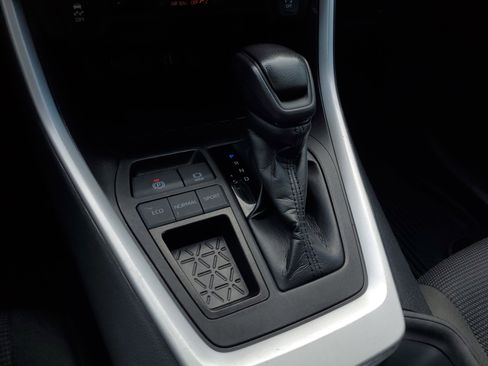 Used 2024 Toyota RAV4 LE image 22