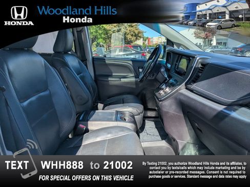 Used 2017 Toyota Sienna SE Premium FWD image 25
