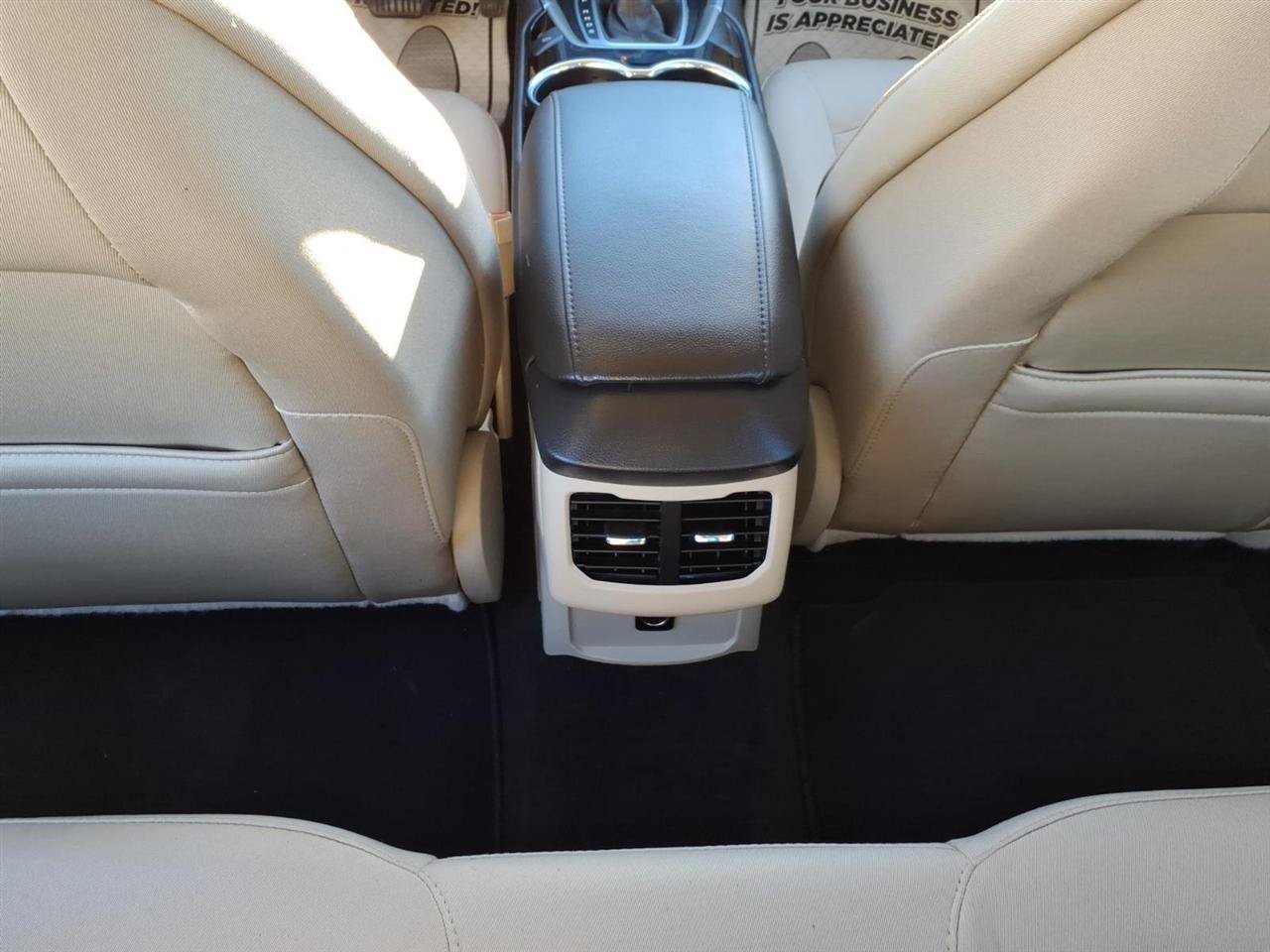 Used 2014 Ford Fusion SE FWD image 8