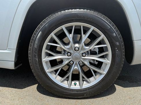 Used 2023 Jeep Grand Cherokee L Summit w/ Advanced Protech Group IV AWD/4WD image 12