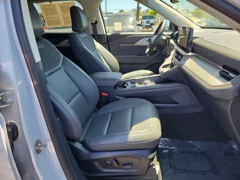 Used 2026 Ford Explorer Active w/ Active Comfort Package RWD image 17