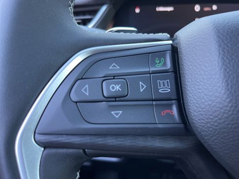 New 2025 Jeep Grand Cherokee L Altitude image 30