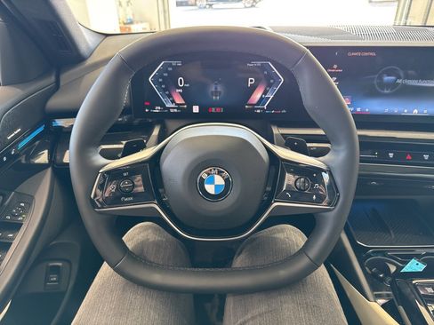Used 2025 BMW 530i xDrive w/ Premium Package image 19