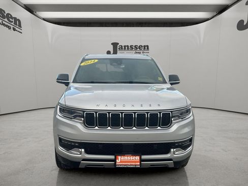 Used 2024 Jeep Wagoneer Series II w/ Flexible Seating Group image 7