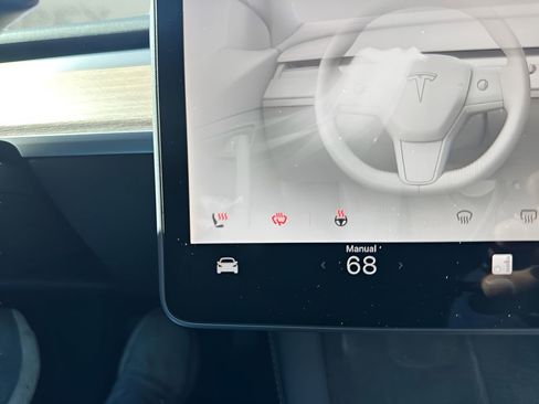 Used 2023 Tesla Model 3 Standard Range image 23