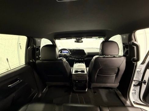 Used 2025 Chevrolet Silverado EV LT image 29