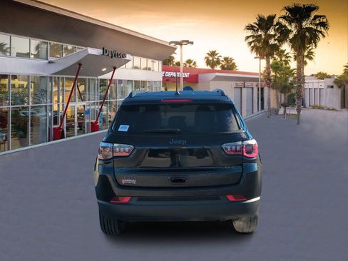 Certified 2025 Jeep Compass Latitude w/ Convenience Group image 4