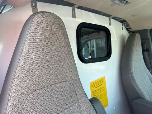 Used 2019 Chevrolet Express 2500 RWD image 9