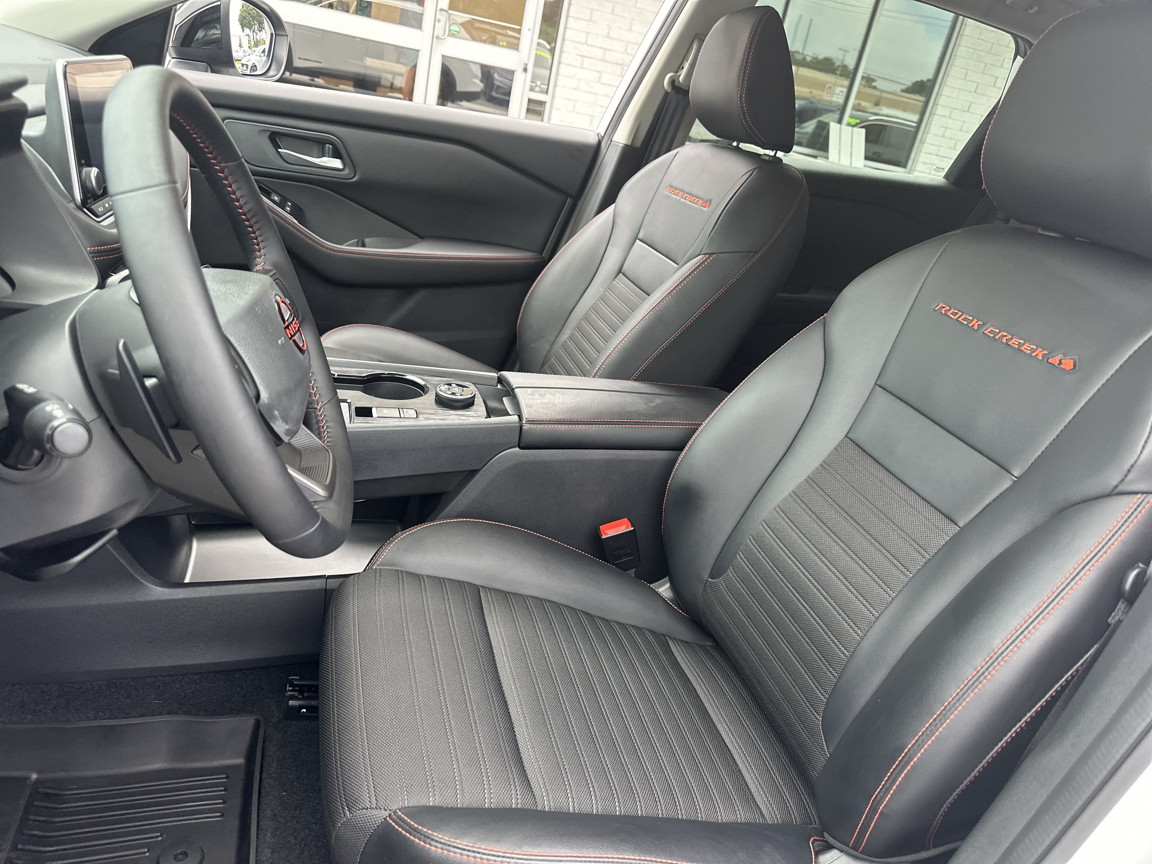 Used 2025 Nissan Rogue SV AWD/4WD image 11