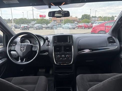 Used 2017 Dodge Grand Caravan SE FWD image 29