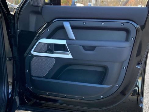 Used 2022 Land Rover Defender 110 X-Dynamic SE image 21