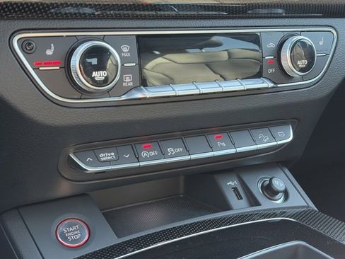 Used 2024 Audi SQ5 Premium image 25