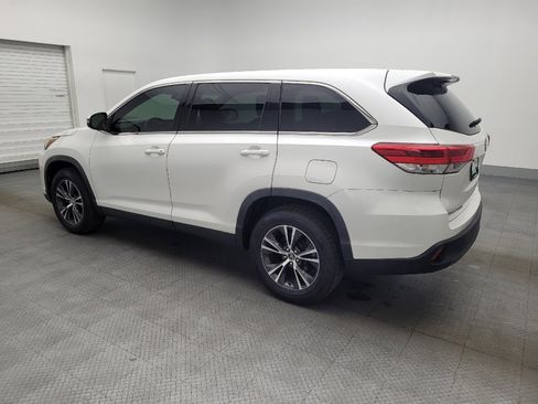 Used 2019 Toyota Highlander LE image 3