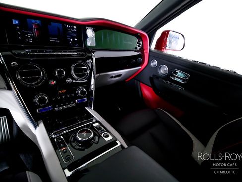 Certified 2025 Rolls-Royce Cullinan AWD/4WD image 15