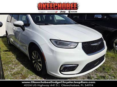 Used 2023 Chrysler Pacifica Touring-L