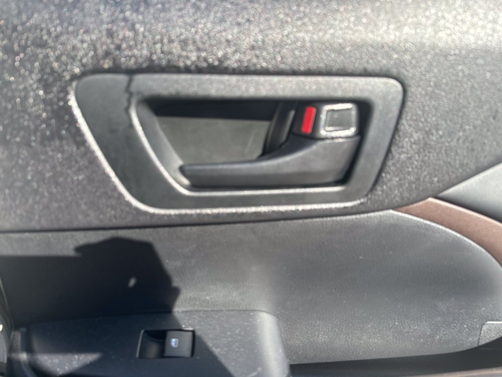 Used 2015 Toyota Highlander Plus FWD image 21
