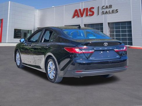 Used 2025 Toyota Camry LE image 9