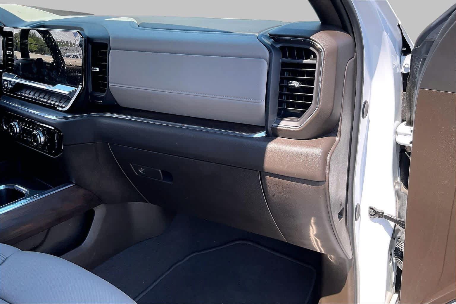 Used 2024 GMC Sierra 1500 SLT RWD image 18