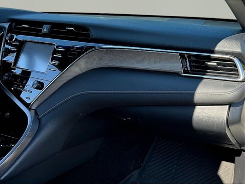 Used 2018 Toyota Camry SE w/ Moonroof Package FWD image 26