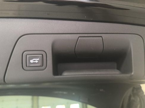 Used 2023 Buick Envision Preferred image 11