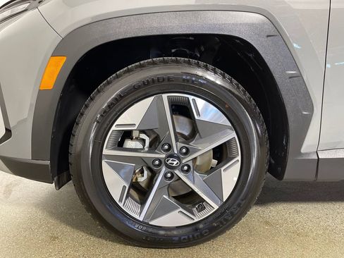 Certified 2025 Hyundai Tucson SEL FWD image 11