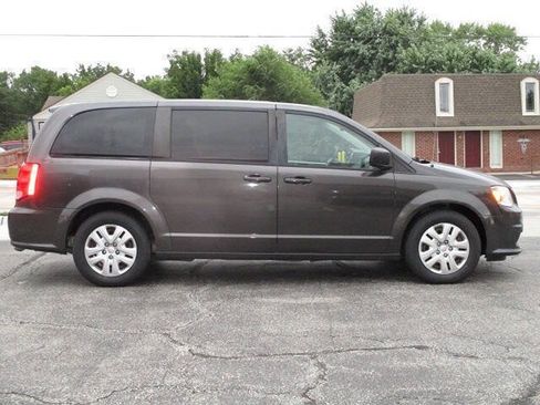 Used 2018 Dodge Grand Caravan SE w/ UConnect Hands-Free Group FWD image 5