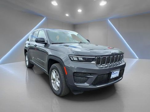 Used 2024 Jeep Grand Cherokee Laredo X AWD/4WD image 1