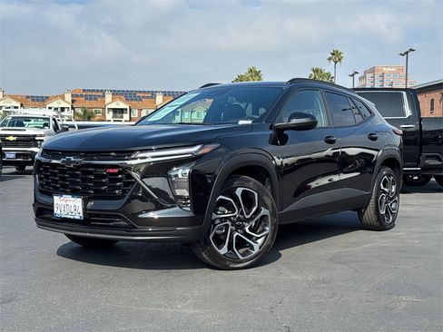 Used 2026 Chevrolet Trax RS image 2