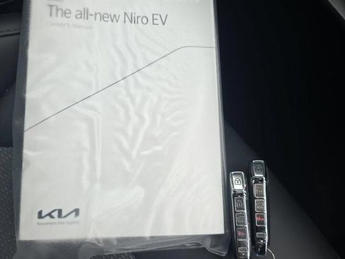 Used 2023 Kia Niro Wind w/ Wind Preserve Package FWD image 10