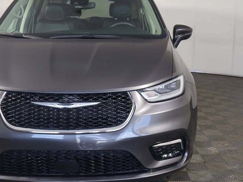 Used 2023 Chrysler Pacifica Touring-L FWD image 14