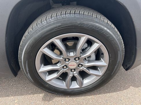 Used 2024 GMC Terrain SLT AWD/4WD image 9